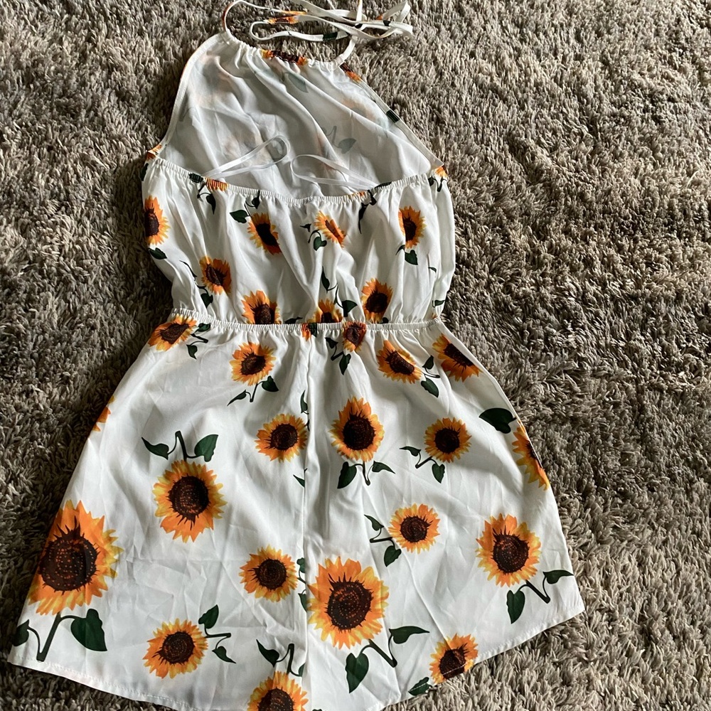 Romper 🌻 - Picture 2 of 3